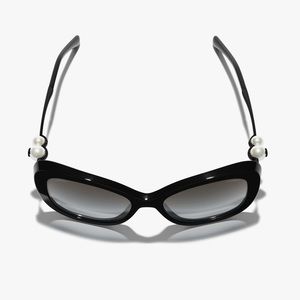 🕶️💎 New! Chanel Black and Pearl Sunglasses!